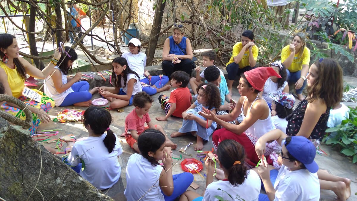 Escola de Goiânia participa de Vivência Lúdica na Vila Esperança