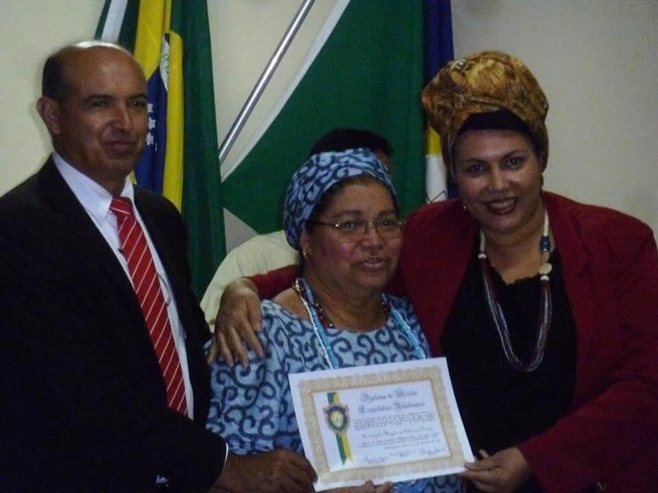 Tia Rô recebe homenagem na câmara municipal