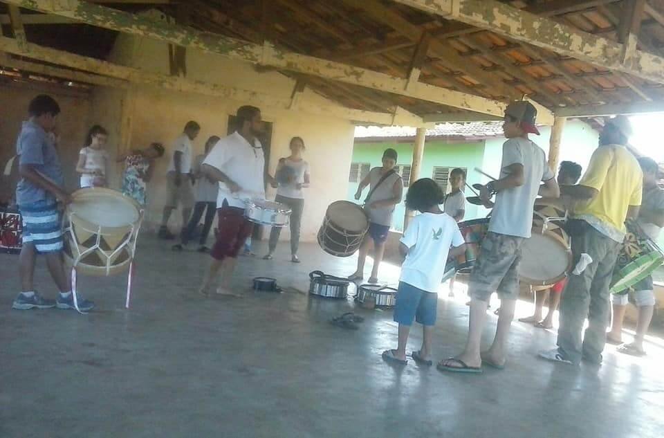 Vila, lá: Maracatu na Buenolândia.
