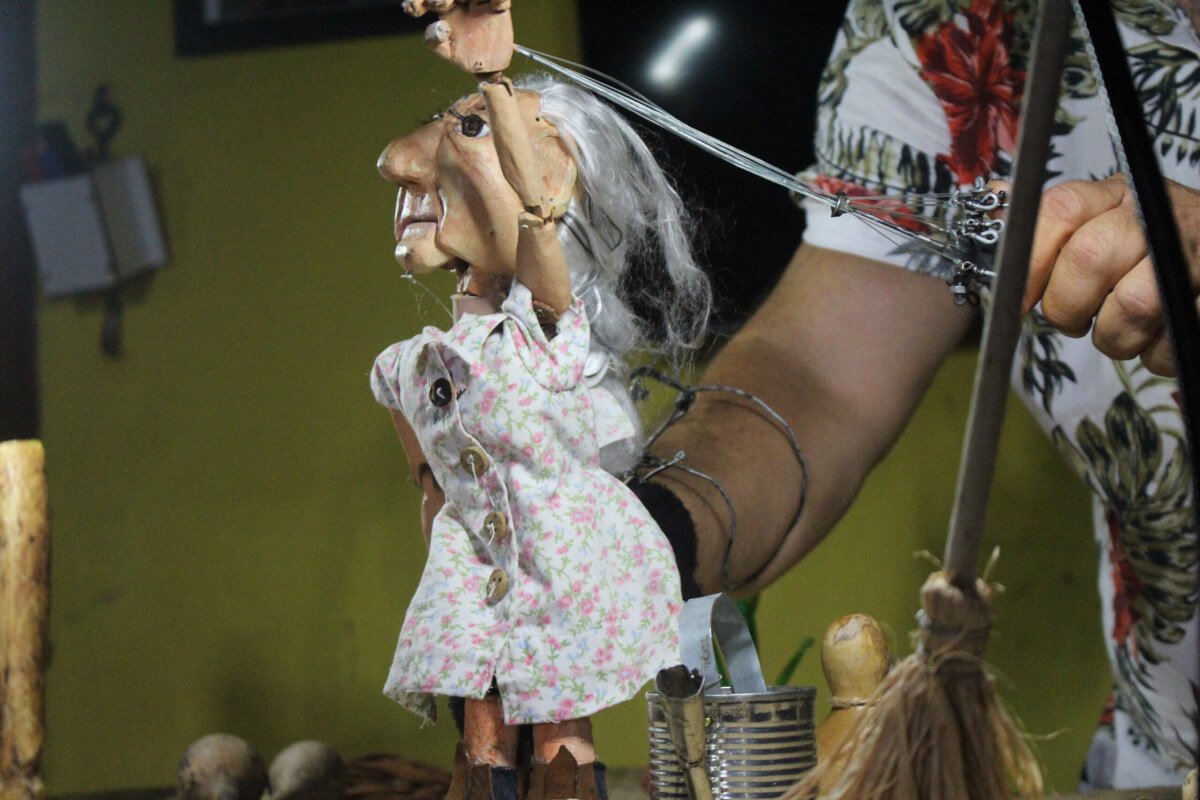 Apresentação da boneca Maria Baixinha encanta as crianças da Escola Pluricultural Odé Kayodê