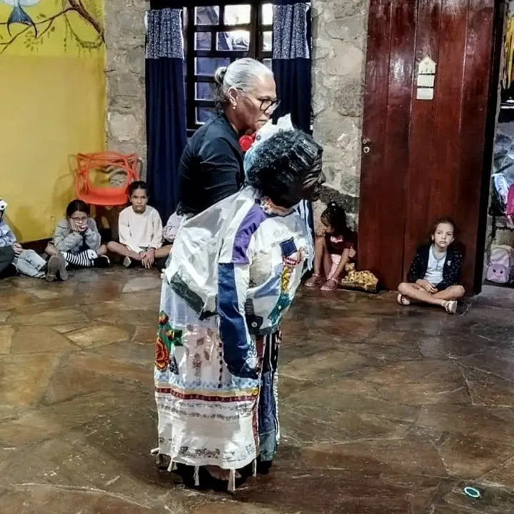 Apresentação e oficina de bonecos intergeracional