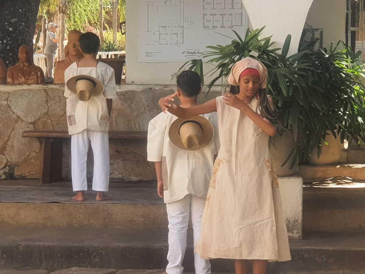 Grupo de Teatro com Crianças da Vila Esperança na Feira Vila Boa de Ler