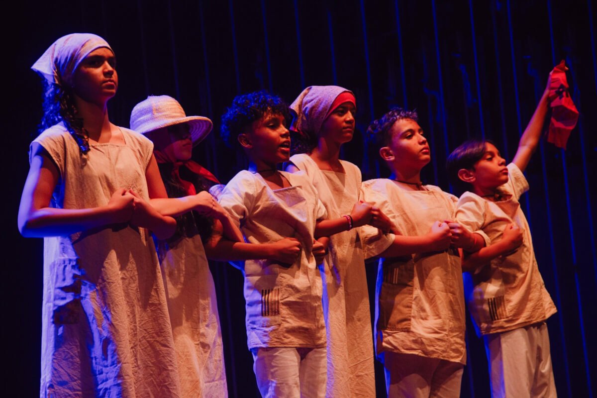 Grupo do Teatro da Vila Esperança apresenta “O cio da terra”